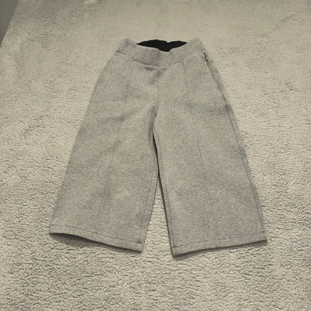 Lululemon Grey Gaucho Capris size 6